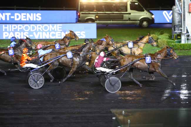 Photo d'arrivée de la course pmu PRIX DE SAINT-DENIS à PARIS-VINCENNES le Lundi 3 janvier 2022