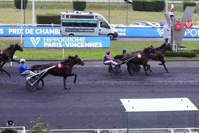 Photo d'arrivée de la course pmu PRIX DE CHAMBLY à PARIS-VINCENNES le Mardi 4 janvier 2022