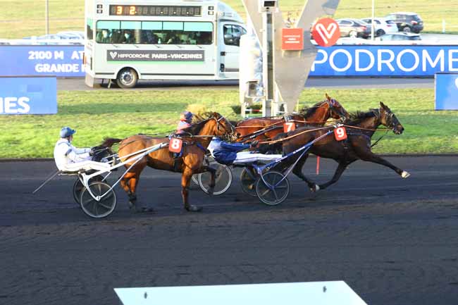 Photo d'arrivée de la course pmu PRIX DE LIBOURNE à PARIS-VINCENNES le Jeudi 6 janvier 2022