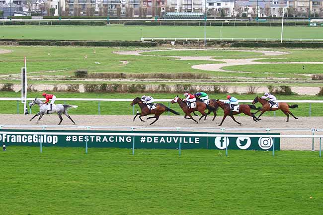 Photo d'arrivée de la course pmu PRIX DE SAINT-ROCH à DEAUVILLE le Vendredi 7 janvier 2022