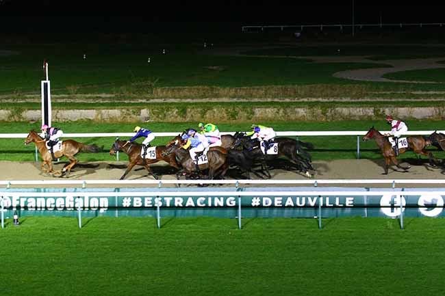 Photo d'arrivée de la course pmu PRIX DE FOLLEVILLE à DEAUVILLE le Vendredi 7 janvier 2022