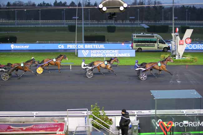 Photo d'arrivée de la course pmu PRIX DE BRETEUIL à PARIS-VINCENNES le Samedi 8 janvier 2022