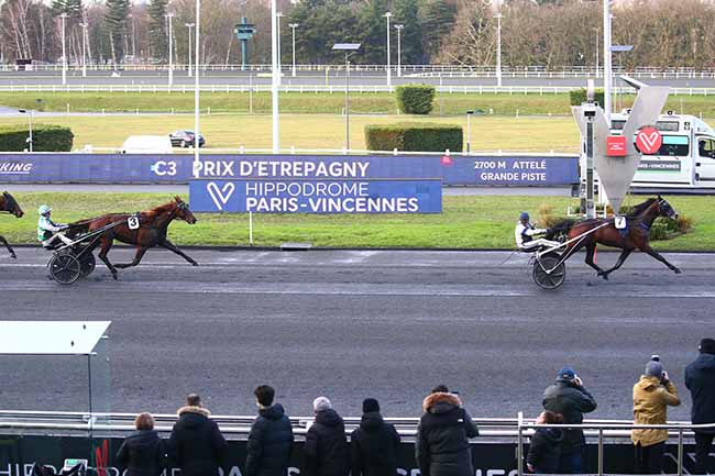 Photo d'arrivée de la course pmu PRIX D'ETREPAGNY à PARIS-VINCENNES le Dimanche 9 janvier 2022