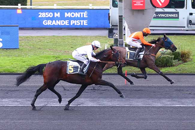 Photo d'arrivée de la course pmu PRIX DU CALVADOS à PARIS-VINCENNES le Dimanche 9 janvier 2022