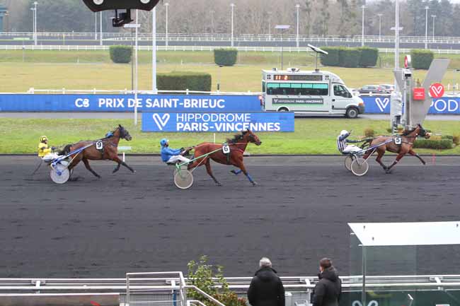 Photo d'arrivée de la course pmu PRIX DE SAINT-BRIEUC à PARIS-VINCENNES le Lundi 10 janvier 2022