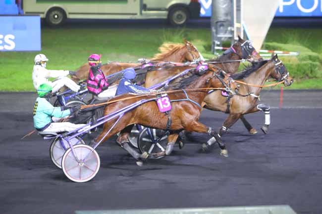 Photo d'arrivée de la course pmu PRIX DE LA MOSELLE à PARIS-VINCENNES le Lundi 10 janvier 2022