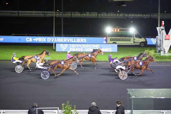 Photo d'arrivée de la course pmu PRIX D'AUBERVILLIERS à PARIS-VINCENNES le Lundi 10 janvier 2022