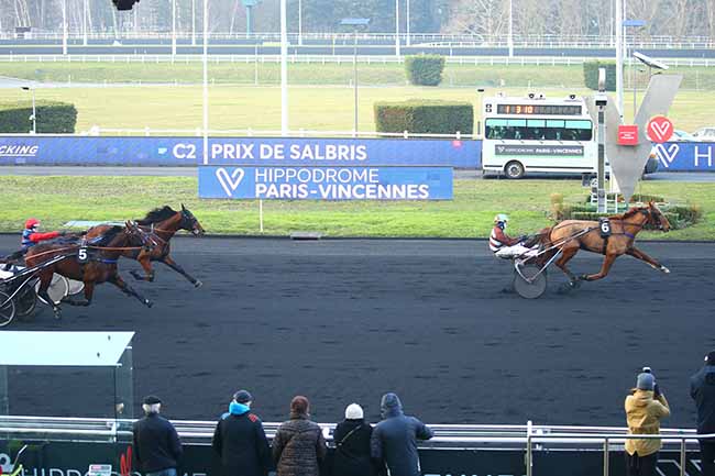 Photo d'arrivée de la course pmu PRIX DE SALBRIS à PARIS-VINCENNES le Mardi 11 janvier 2022