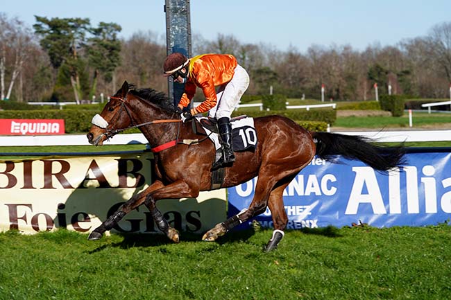 Photo d'arrivée de la course pmu PRIX PMU LA HOURQUIE CAFE - MORLAAS (PRIX DE LA CHALOSSE) à PAU le Lundi 17 janvier 2022