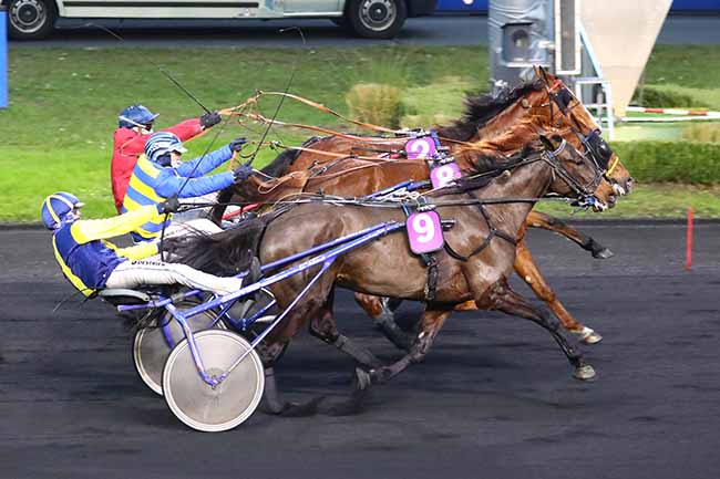 Photo d'arrivée de la course pmu PRIX D'ESPALION à PARIS-VINCENNES le Dimanche 23 janvier 2022