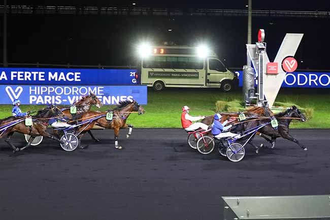 Photo d'arrivée de la course pmu PRIX DE LA FERTE MACE à PARIS-VINCENNES le Dimanche 23 janvier 2022