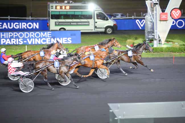 Photo d'arrivée de la course pmu PRIX DE CHATEAUGIRON à PARIS-VINCENNES le Lundi 31 janvier 2022