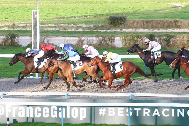 Photo d'arrivée de la course pmu PRIX DE CHERBOURG à DEAUVILLE le Vendredi 4 février 2022