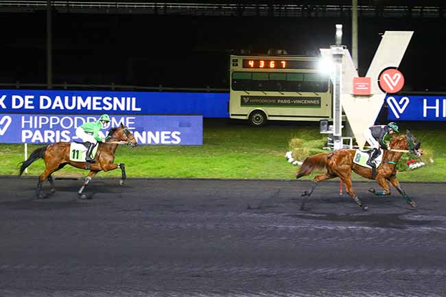 Photo d'arrivée de la course pmu PRIX DE DAUMESNIL à PARIS-VINCENNES le Samedi 5 février 2022