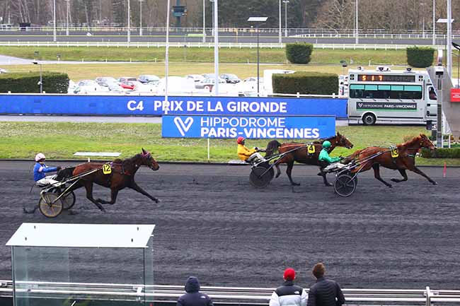 Photo d'arrivée de la course pmu PRIX DE LA GIRONDE à PARIS-VINCENNES le Dimanche 6 février 2022