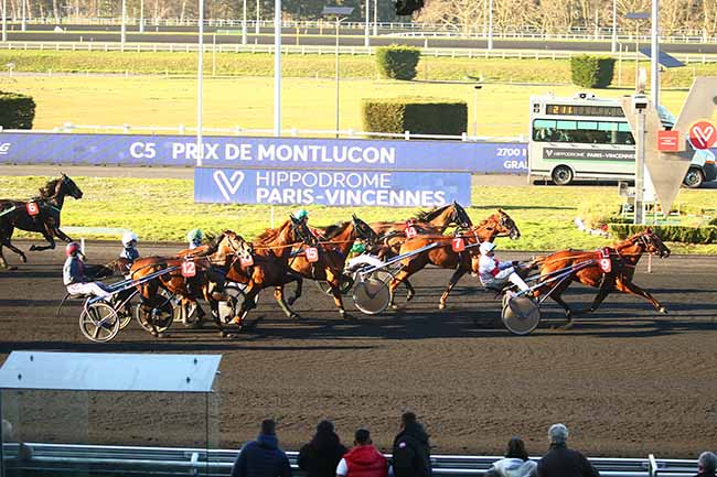 Photo d'arrivée de la course pmu PRIX DE MONTLUCON à PARIS-VINCENNES le Mercredi 9 février 2022