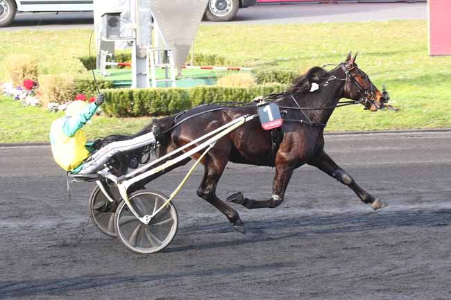 Photo d'arrivée de la course pmu PRIX D'AMERIQUE RACES ZETURF - SPEED RACE - PRIX DE FRANCE à PARIS-VINCENNES le Dimanche 13 février 2022