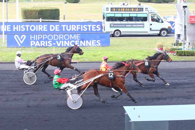 Photo d'arrivée de la course pmu PRIX ZETURF, UNE HISTOIRE DE TURFISTES à PARIS-VINCENNES le Jeudi 17 février 2022