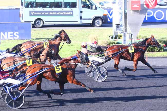 Photo d'arrivée de la course pmu PRIX DE RAULHAC à PARIS-VINCENNES le Jeudi 17 février 2022