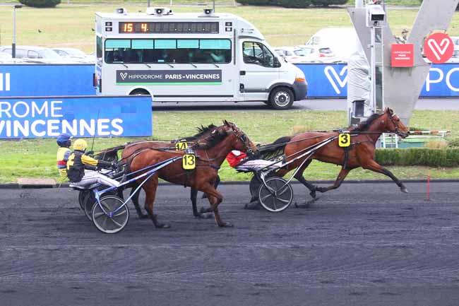 Photo d'arrivée de la course pmu PRIX D'ORTHEZ à PARIS-VINCENNES le Dimanche 20 février 2022