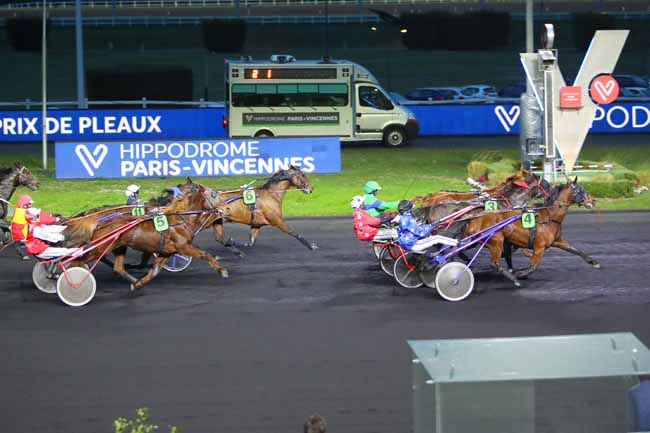 Photo d'arrivée de la course pmu PRIX DE PLEAUX à PARIS-VINCENNES le Dimanche 20 février 2022