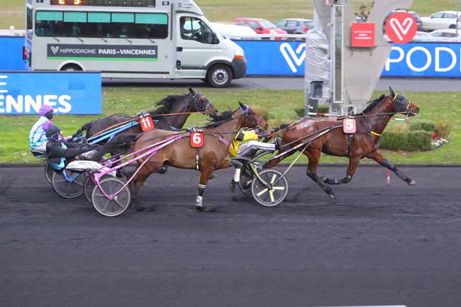 Photo d'arrivée de la course pmu PRIX DE LAMBALLE à PARIS-VINCENNES le Lundi 21 février 2022