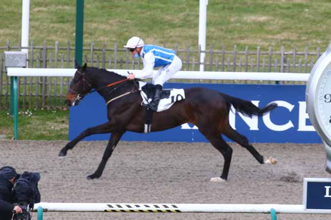 Photo d'arrivée de la course pmu PRIX DU FOUR A TUILE à CHANTILLY le Jeudi 24 février 2022