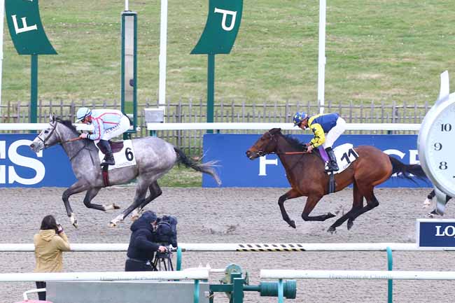 Photo d'arrivée de la course pmu PRIX DE LA FONTAINE SAINT-GERVAIS à CHANTILLY le Jeudi 24 février 2022