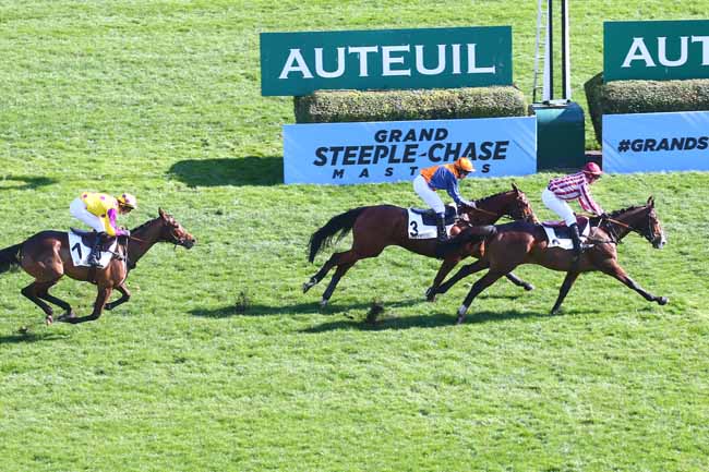 Photo d'arrivée de la course pmu PRIX JEAN-CLAUDE EVAIN à AUTEUIL le Lundi 28 février 2022