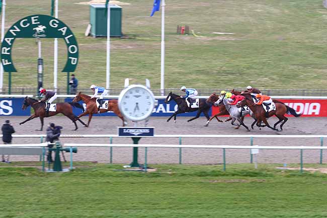 Photo d'arrivée de la course pmu PRIX MONTJEU à CHANTILLY le Mardi 1 mars 2022