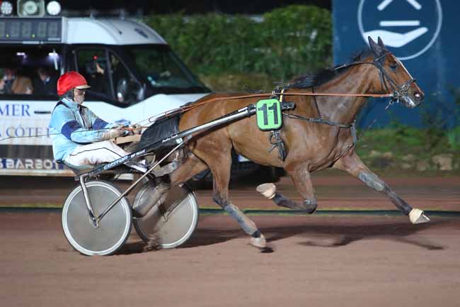 Photo d'arrivée de la course pmu PRIX PLUTO DU VIVIER à CAGNES-SUR-MER le Vendredi 4 mars 2022