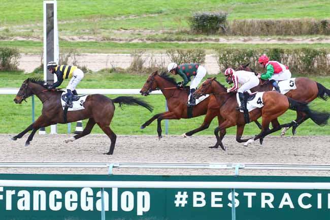 Photo d'arrivée de la course pmu PRIX DE COLOMBELLES à DEAUVILLE le Vendredi 4 mars 2022