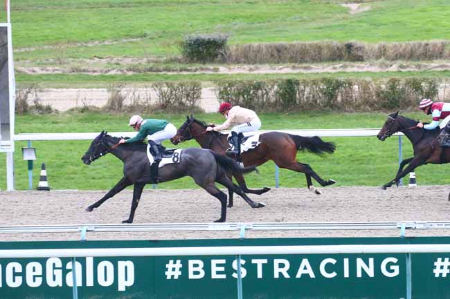 Photo d'arrivée de la course pmu PRIX DE GAPREE à DEAUVILLE le Vendredi 4 mars 2022