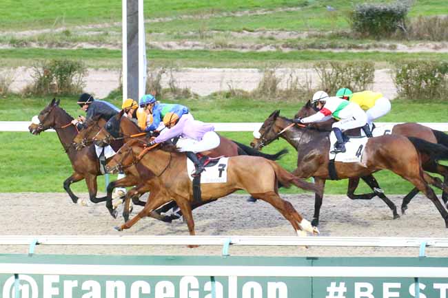Photo d'arrivée de la course pmu PRIX LEANDRA à DEAUVILLE le Vendredi 4 mars 2022