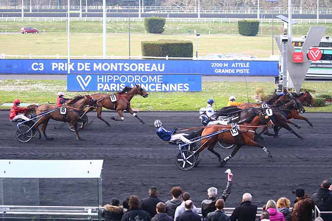 Photo d'arrivée de la course pmu PRIX DE MONTSOREAU à PARIS-VINCENNES le Samedi 5 mars 2022