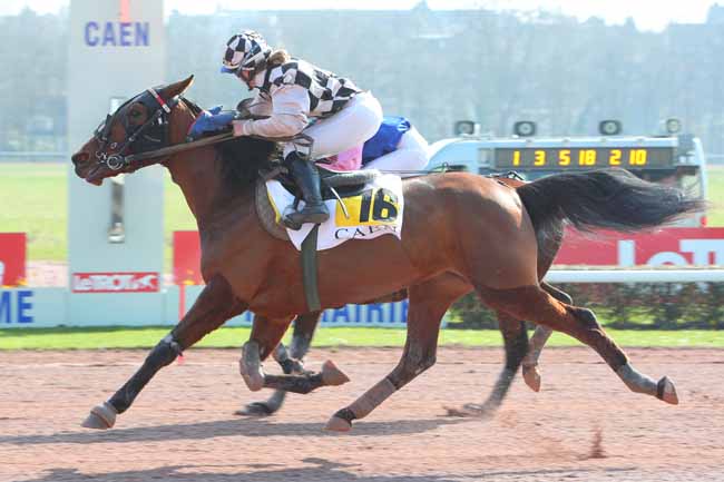 Photo d'arrivée de la course pmu PRIX DE TINCHEBRAY à CAEN le Lundi 7 mars 2022