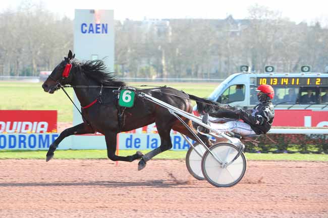 Photo d'arrivée de la course pmu PRIX D'ONDEFONTAINE à CAEN le Lundi 7 mars 2022
