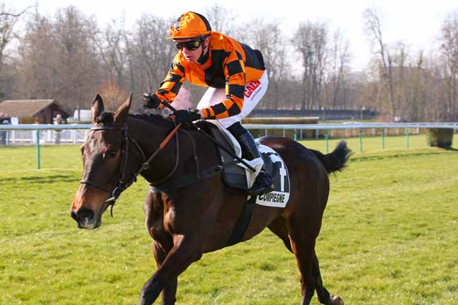 Photo d'arrivée de la course pmu PRIX AVRANCHIN à COMPIEGNE le Mardi 8 mars 2022