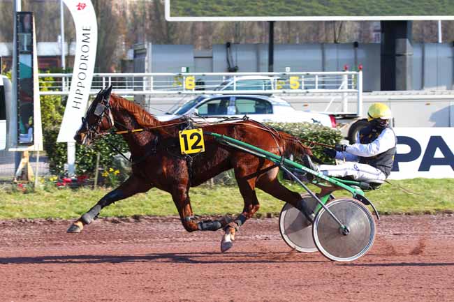 Photo d'arrivée de la course pmu PRIX MOET ET CHANDON à AMIENS le Mercredi 9 mars 2022
