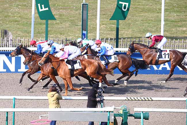 Photo d'arrivée de la course pmu PRIX ESSO à CHANTILLY le Mercredi 9 mars 2022