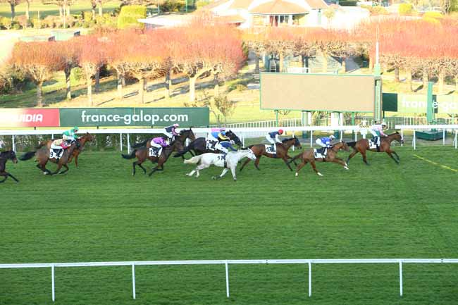 Photo d'arrivée de la course pmu PRIX DE LA MAISON DES JARDIES à SAINT CLOUD le Jeudi 10 mars 2022