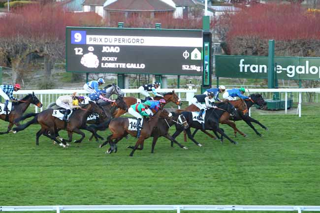 Photo d'arrivée de la course pmu PRIX DU PERIGORD à SAINT CLOUD le Jeudi 10 mars 2022