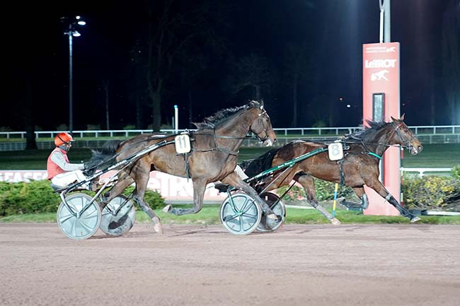 Photo d'arrivée de la course pmu PRIX DE NOIRMOUTIER à ENGHIEN le Vendredi 11 mars 2022