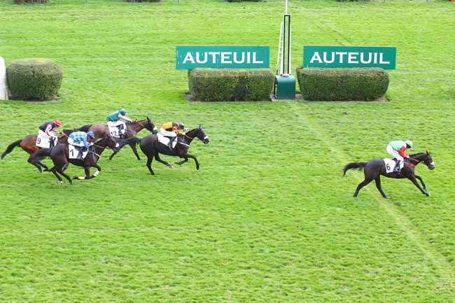 Photo d'arrivée de la course pmu PRIX LUTTEUR III à AUTEUIL le Samedi 12 mars 2022