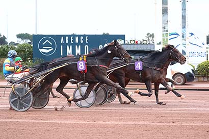 Photo d'arrivée de la course pmu PRIX DE SYRACUSE à CAGNES-SUR-MER le Dimanche 13 mars 2022