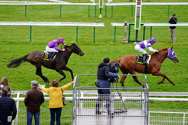 Photo d'arrivée de la course pmu PRIX SOLIDARITE POUR L'UKRAINE (PRIX DE RETHONDES) à COMPIEGNE le Dimanche 13 mars 2022