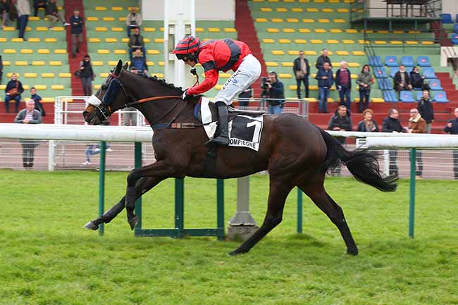 Photo d'arrivée de la course pmu PRIX RABASTENS à COMPIEGNE le Mercredi 16 mars 2022
