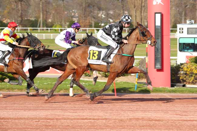 Photo d'arrivée de la course pmu PRIX DU PONT DE BIR-HAKEIM à ENGHIEN le Mardi 22 mars 2022