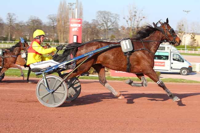 Photo d'arrivée de la course pmu PRIX DES COTES D'ARMOR à ENGHIEN le Mardi 22 mars 2022