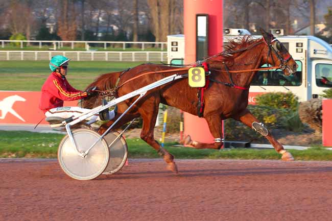 Photo d'arrivée de la course pmu PRIX DE CAUDEBEC à ENGHIEN le Mardi 22 mars 2022